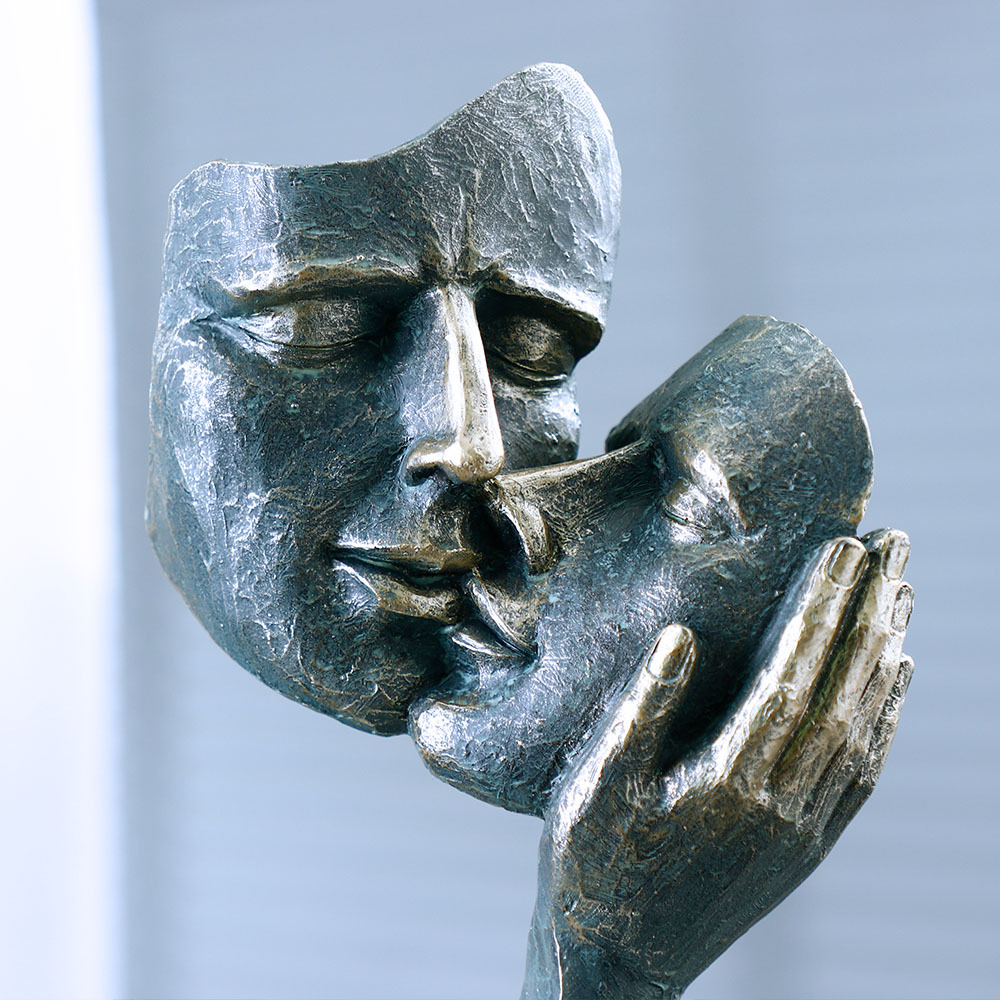 Kissing Face Mask Sculpture, H - Resin Art Unique Ideas recension och pris